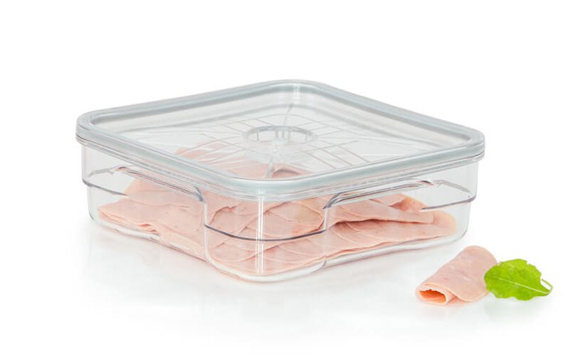 2-litrska vakuumska posoda gastro v kateri je shranjena salama za pico