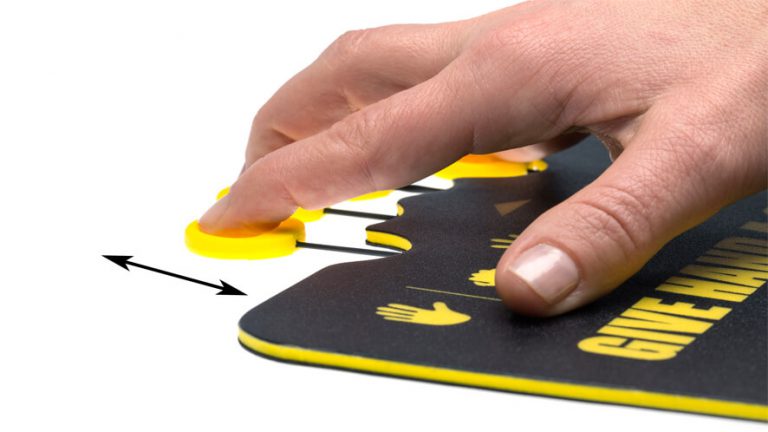 Aktivna podloga za miško za razgibavanje prstov