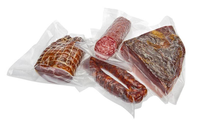Zavakuumirana salama, bržola, klobasa in slanina.